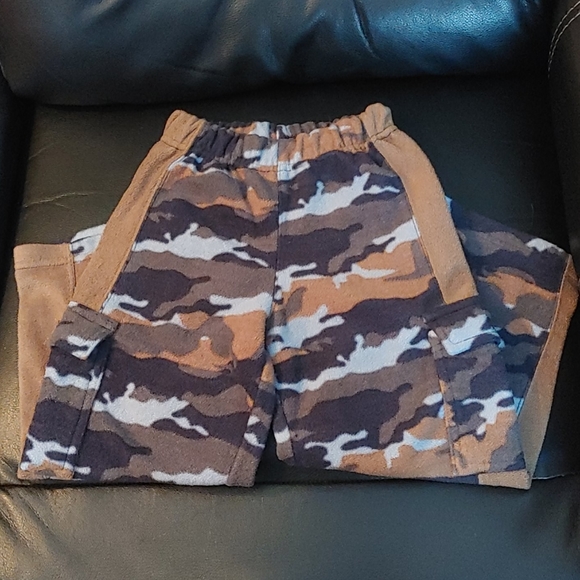 BOGO🌺Boys Thick & Super Soft Camouflage Pants - Picture 2 of 3